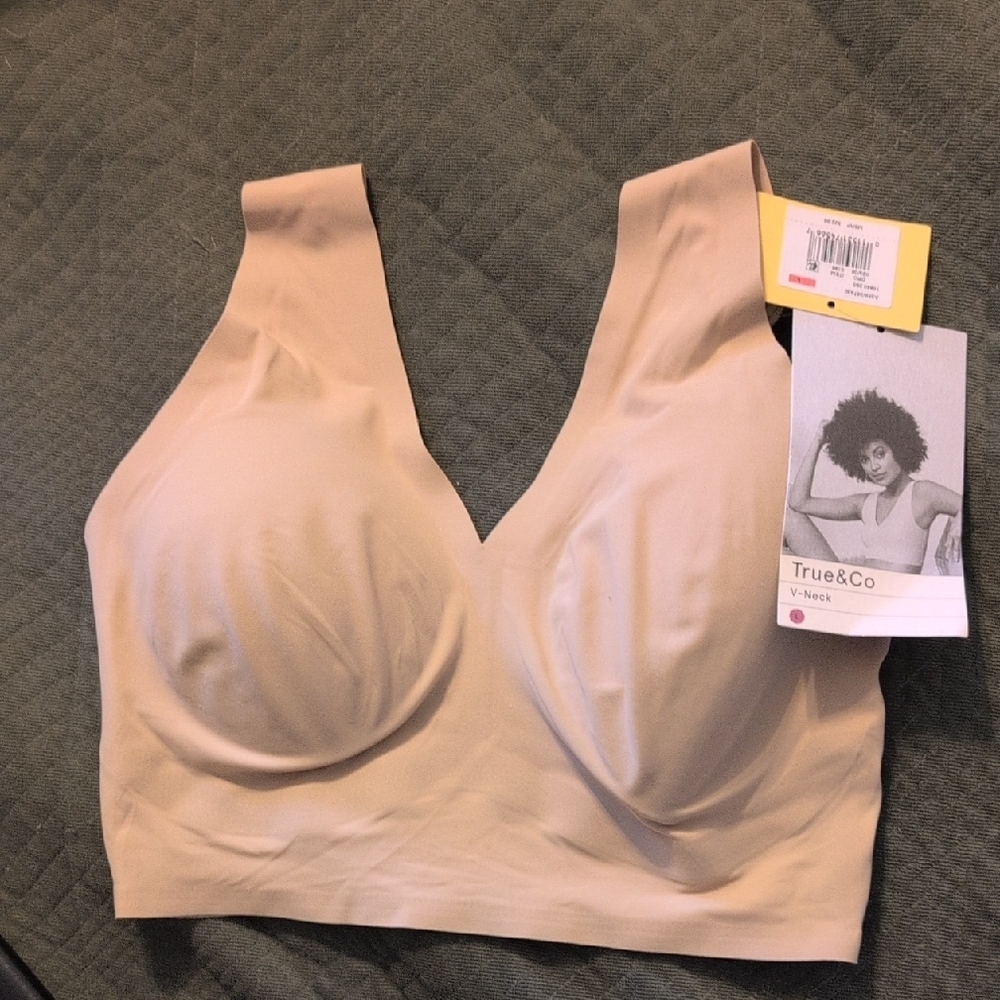True & Co Cream Seamless V-Neck Bra